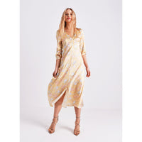 ZARINA_20BUTTERFLY_20BUTTON_20DOWN_20T-DRESS_20modelshot3_ec8312f4-7429-46d8-be7a-2497e7febd97.jpg