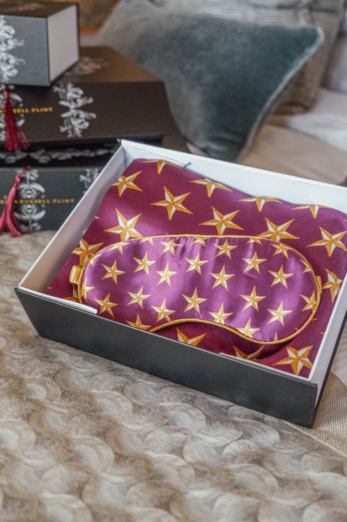 Silk Sleep Set Double "Burgundy Stars"