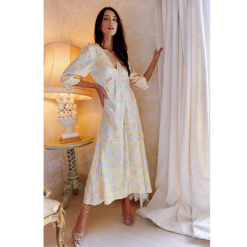 Zarina_20Butterfly_20Button_20down_20tea_20dress_model_20SHOT_822ecb3b-6252-426e-9463-10d860d6dd28.jpg