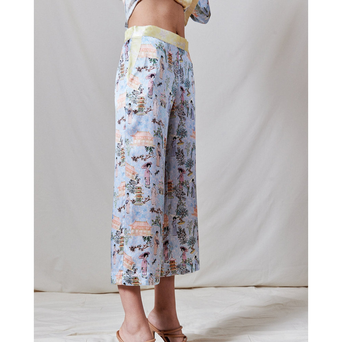 story_20of_20the_20orient_20trousers_206_9e406a76-13b3-4b95-bc8c-fa423f6eb7f6.jpg